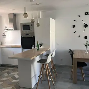 https://encantador-apartamento-residencial-con-piscina.hotelsinnerja.org